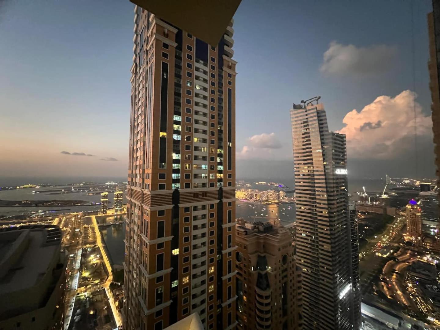 Views To Feed Your Soul On 60Th Floor Aparthotel ดูไบ ภายนอก รูปภาพ